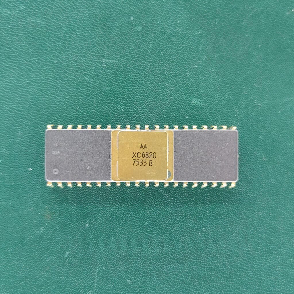 1 PCS MOTOROLA XC6820 VINTAGE CERAMIC CPU RARE