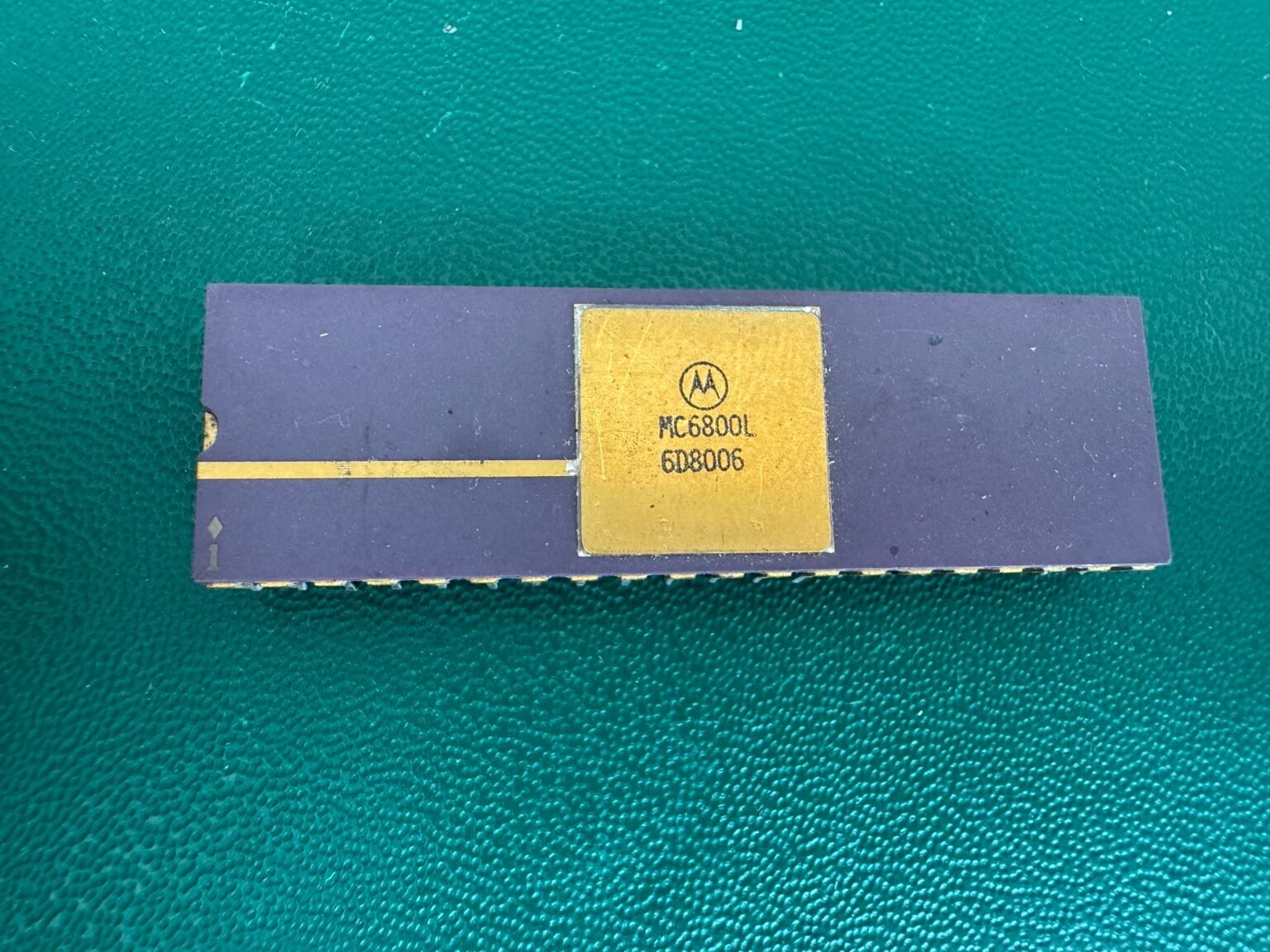 Motorola 6800 vintage CPU with gold pins