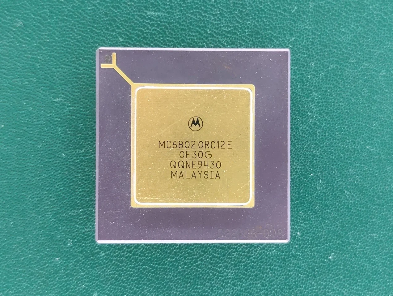 image_2 Motorola MC68020RC12E Vintage CPU Rare Collectible Microprocessor