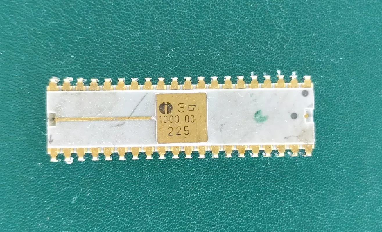 image_5 General Instrument 1003 White Ceramic Gold Cap Vintage Integrated Circuit