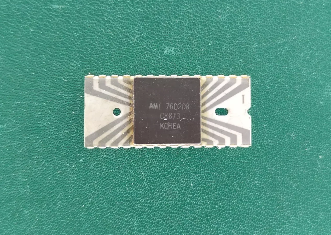 image_5 AMI 7602DR Vintage Ceramic DIP IC (1987)