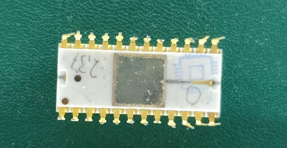 image_8 Vintage American White Ceramic Gold Lead IC Microchip