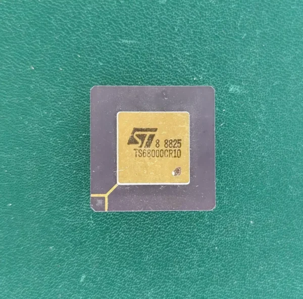 ST TS68000CR10 – Vintage Motorola 68000 CPU, Ceramic Gold Cap (1988)
