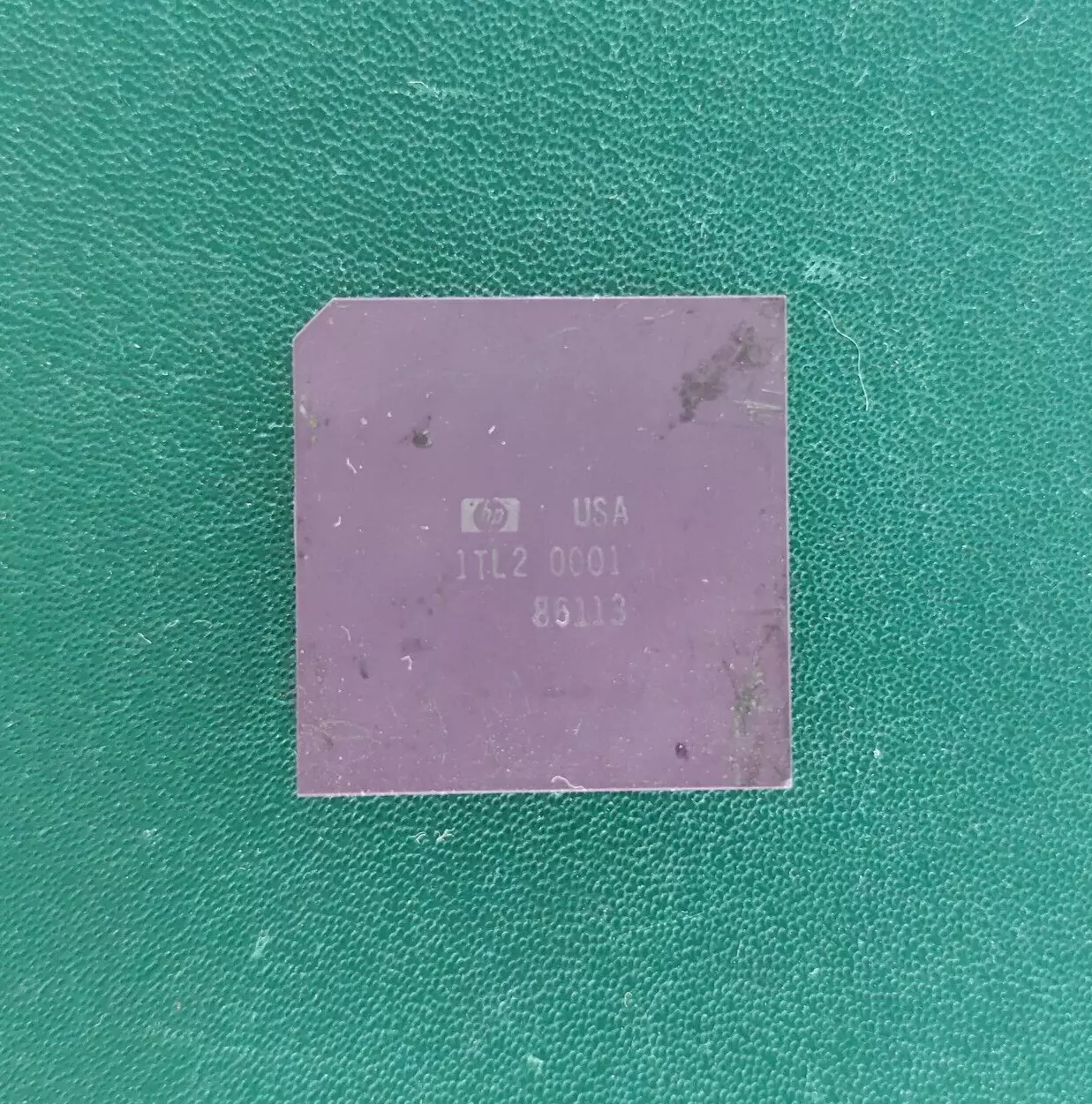 image_2 HP 1TL2 0C01 Vintage Hewlett-Packard Ceramic Microprocessor (1986)