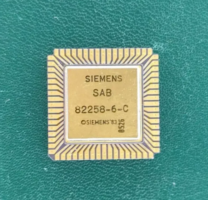 image_3 Siemens SAB 82258-6-C Vintage Ceramic Gold Cap IC (1985)