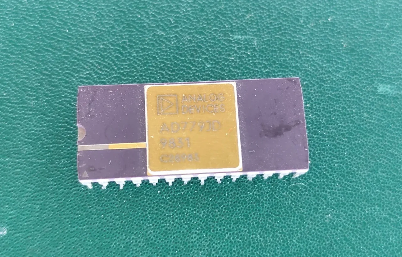image_3 Analog Devices AD779JD vintage DAC/ADC ceramic IC chip