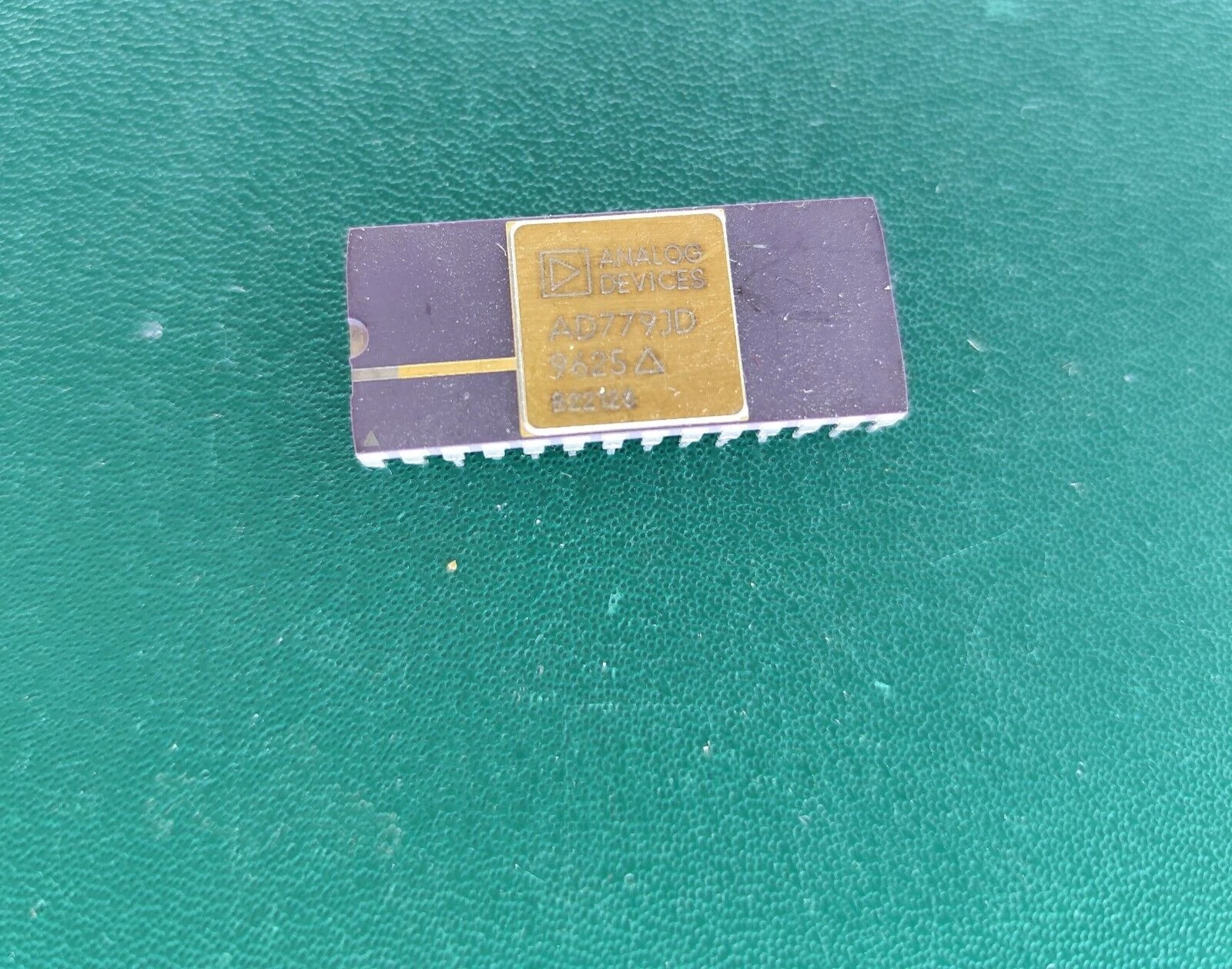 image_3 Analog Devices AD779JD vintage 12-bit DAC ceramic DIP IC