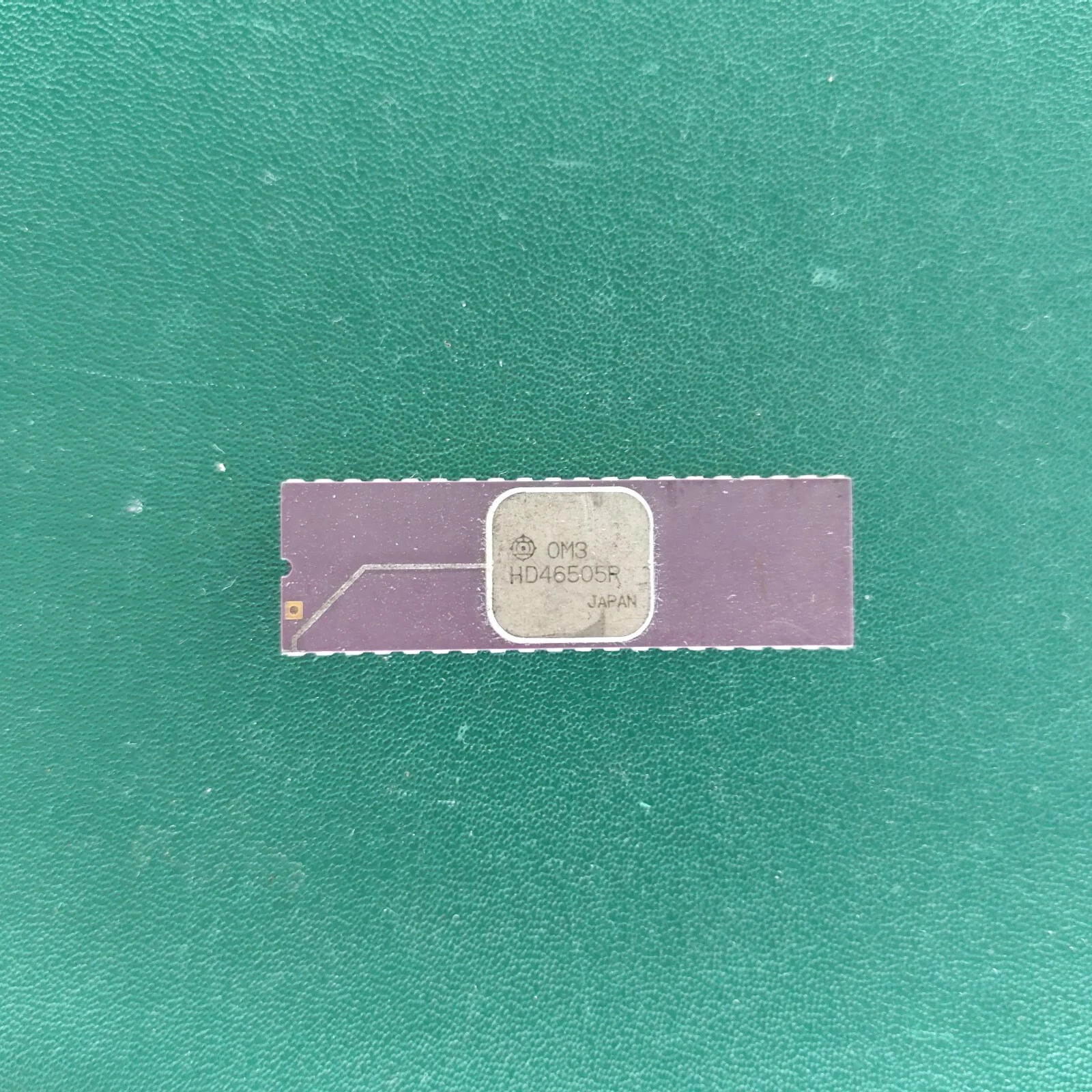 image_2 Hitachi HD46505R vintage CRT controller ceramic DIP integrated circuit Japan