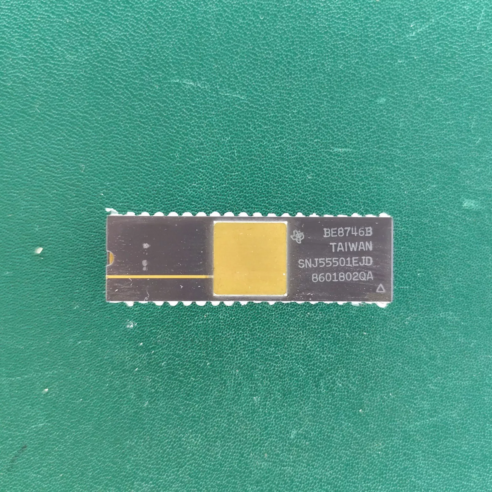 image_2 Texas Instruments SNJ55501EJD gold-top ceramic IC on green background