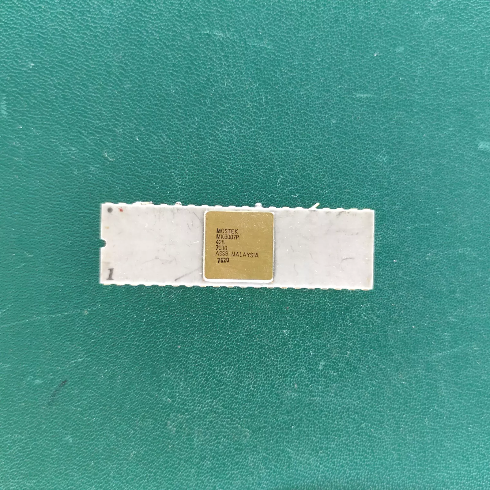 image_2 MOSTEK MK6090P white ceramic IC with gold top on green background